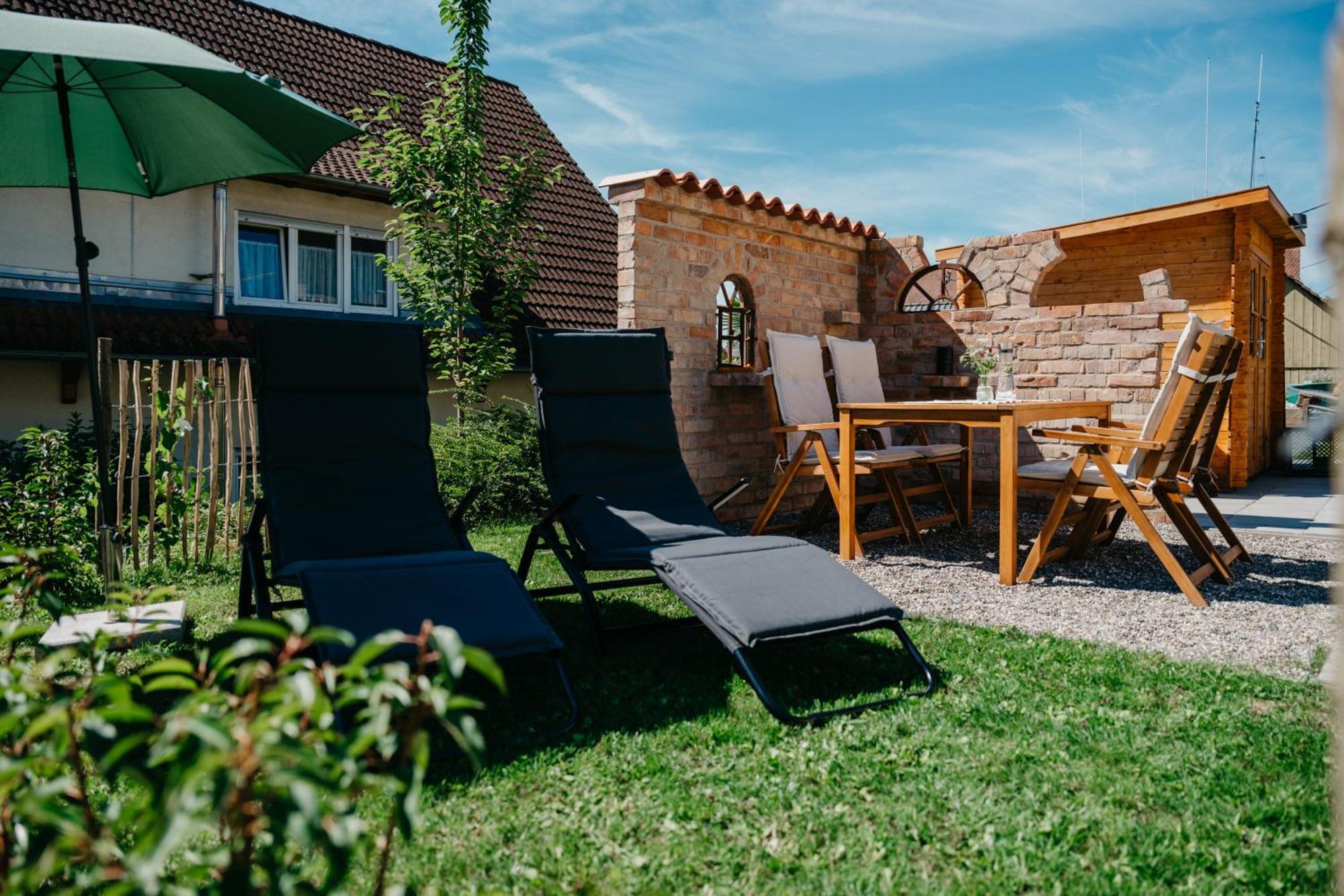 Ferienwohnung Am Weinberg Boetzingen Екстер'єр фото
